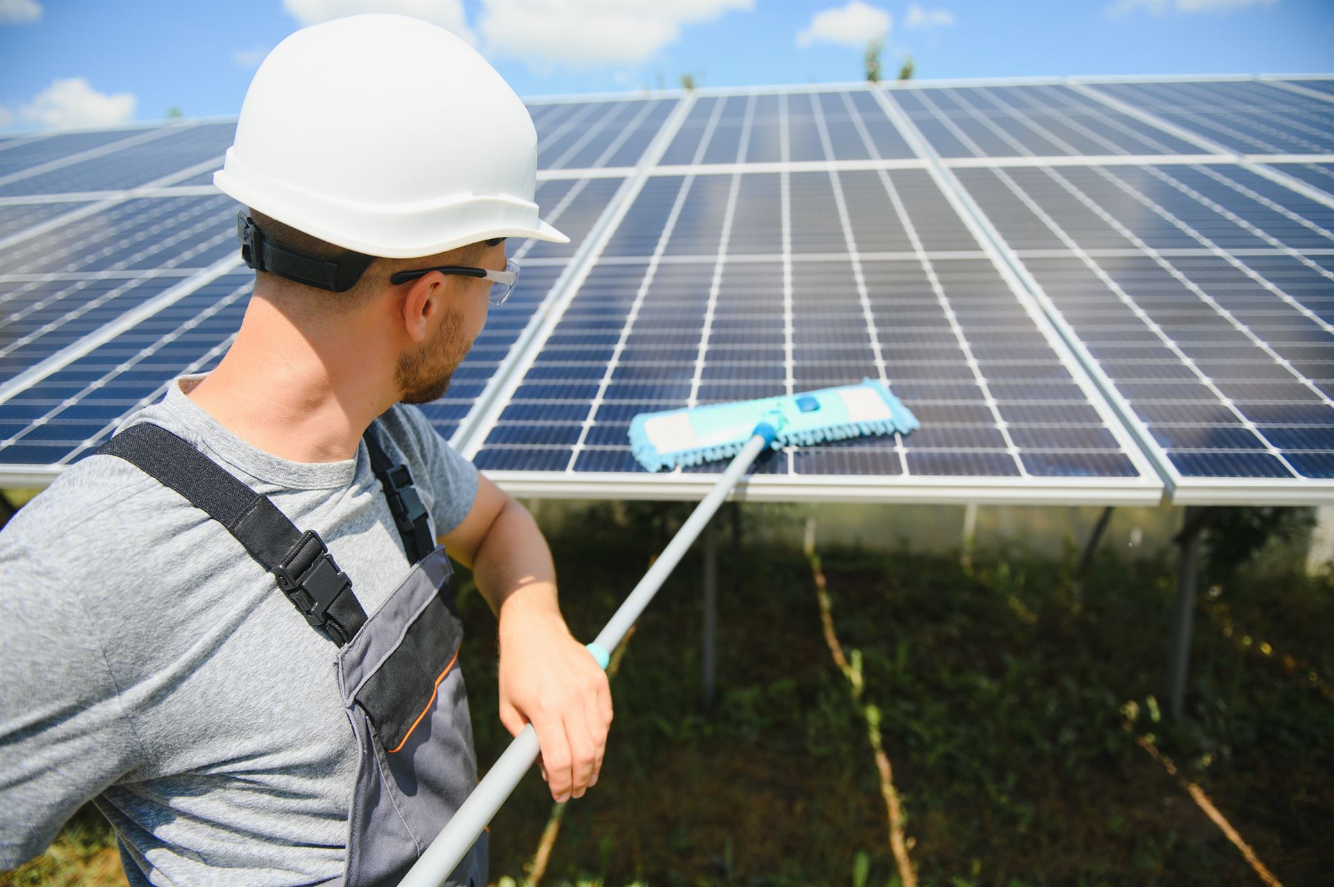Nettoyage de panneaux photovoltaïques dans le Grand Est